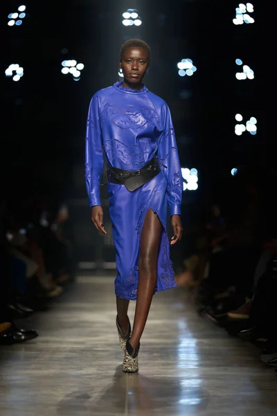 Look 10
